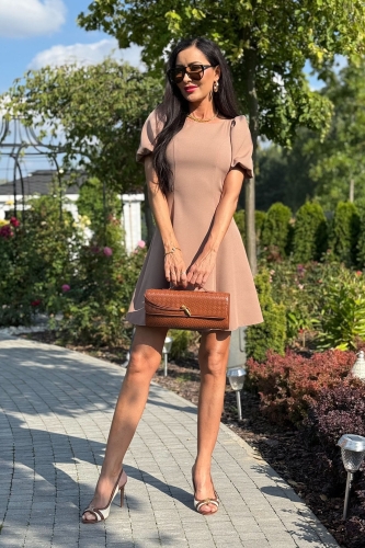 Sukienka Chanel beżowa - lekko rozkloszowana z krótkim rękawkiem.jpg